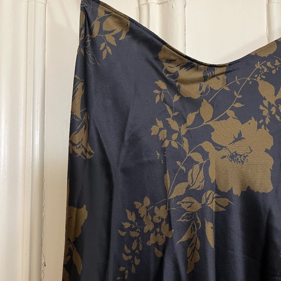 REFORMATION PARMA SILK DRESS - NIGHT GARDEN - SIZE LARGE - Picture 5 of 9